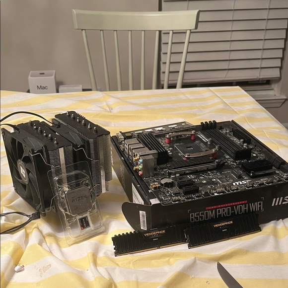 B550M PRO, 16 gb DDR4,Thermalright peerless 120 se cpu cooler, and ryzen 5 5600x - Picture 1 of 6